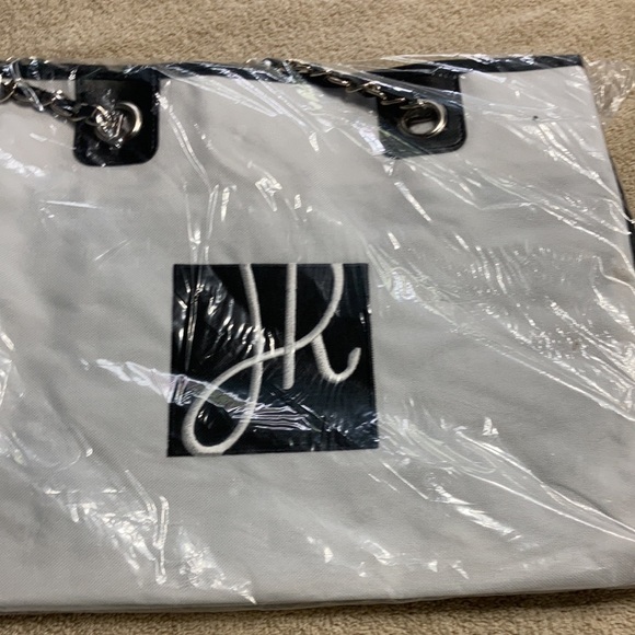 Purse - Picture 2 of 7